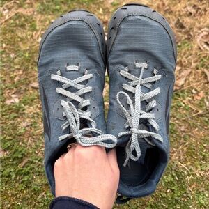 Women’s Altra Lone Peak 6 Trail Running Shoes Size 9
